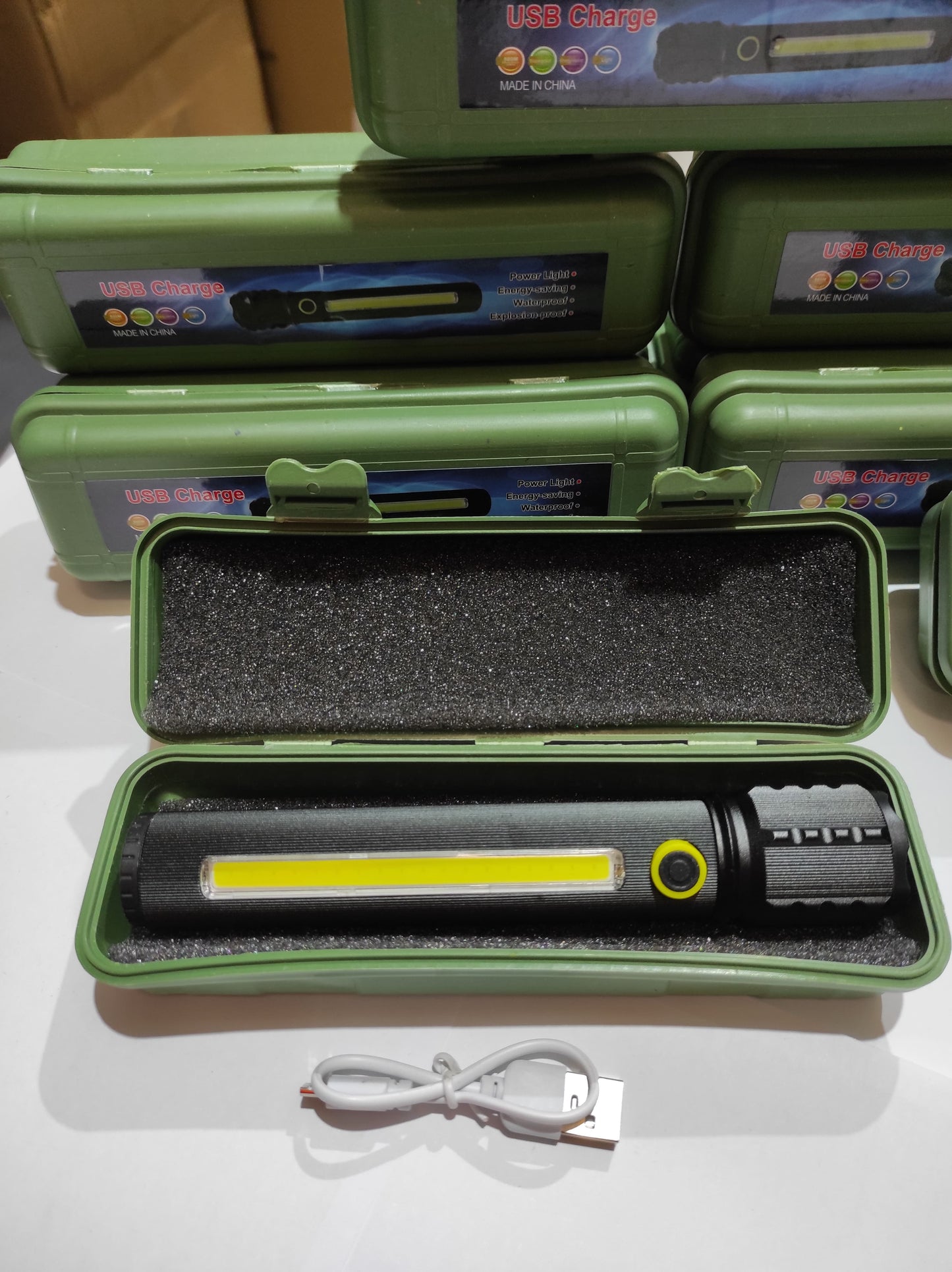 Linterna LED TÁCTICA con Zoom RogueTac™